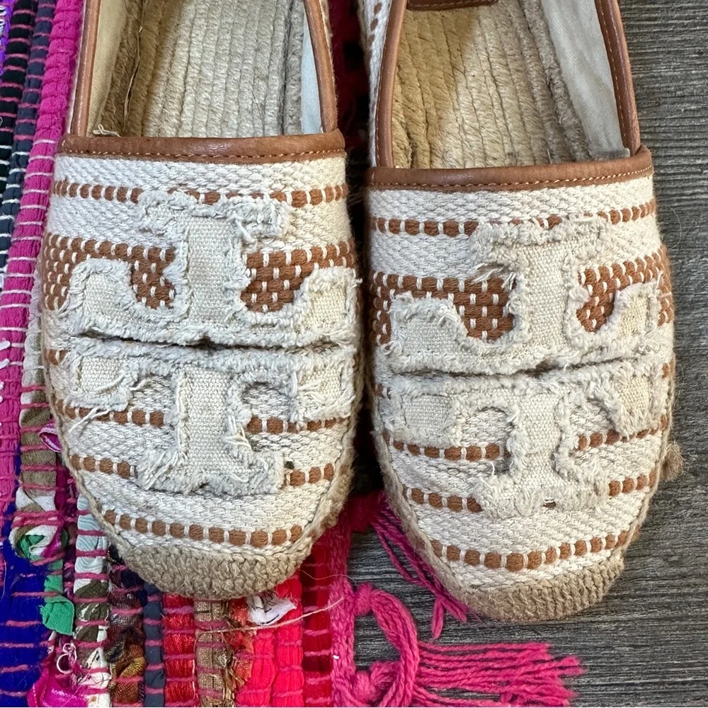 TORY BURCH tan / white Shaw canvas logo slip on espadrilles 8